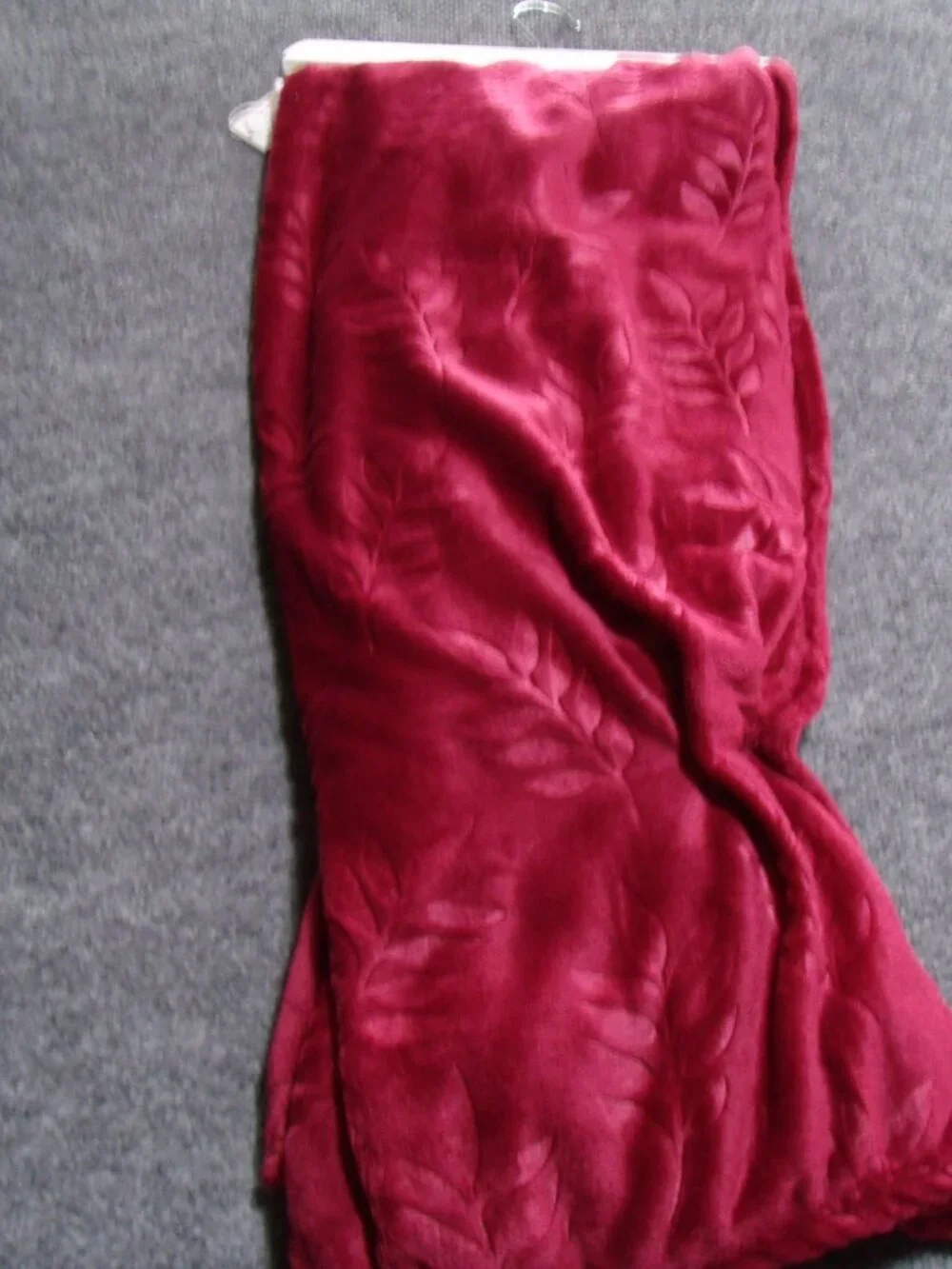Salon de maison 50x60 super soft maroon throw blanket